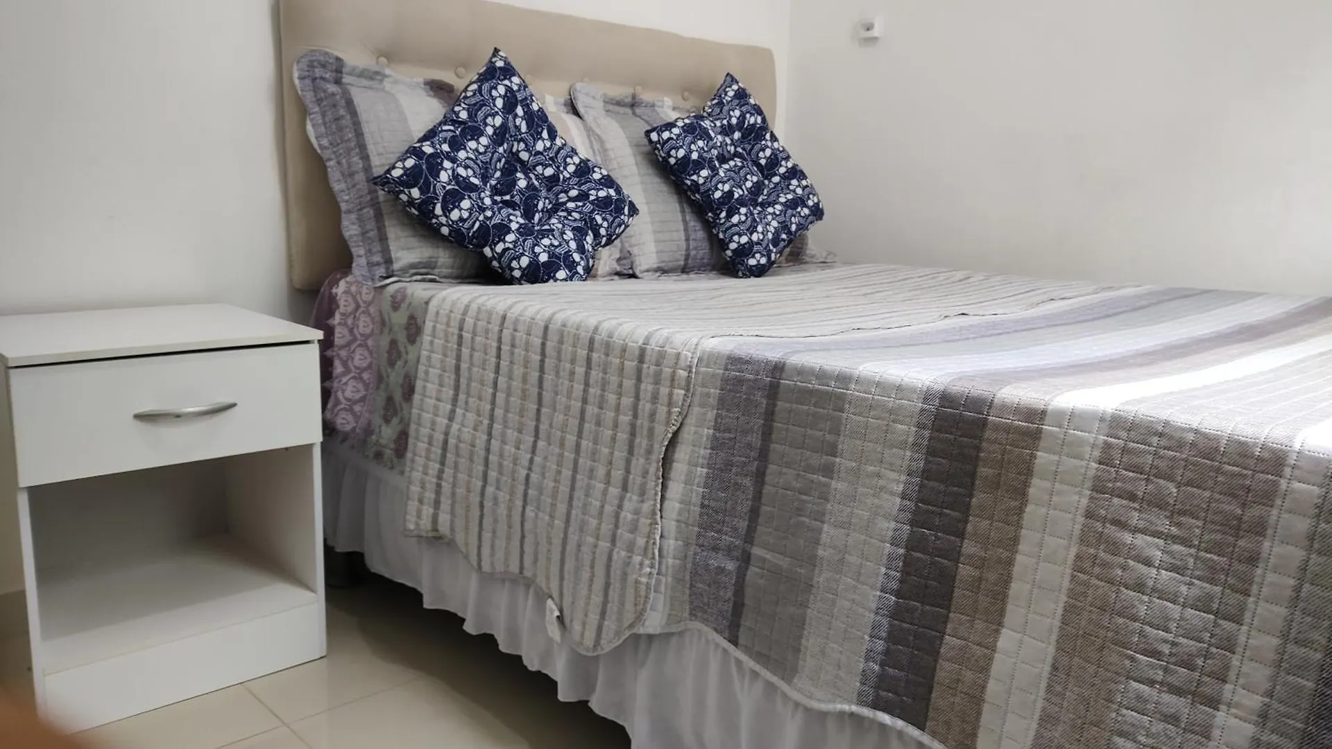Daire Em Natal, Aptº 2/4 Inteiro Em Condominio Fechado.