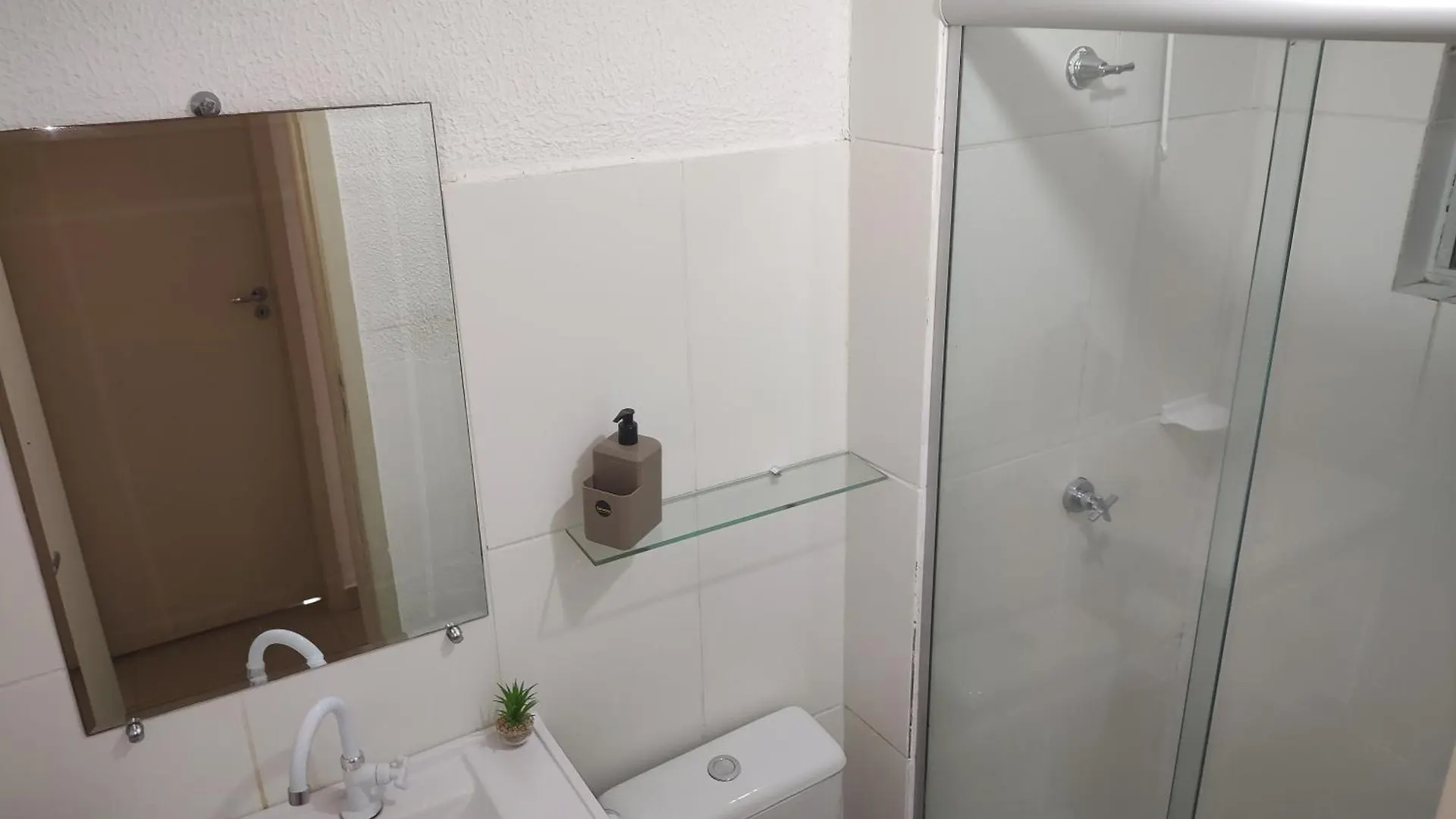 Em Natal, Aptº 2/4 Inteiro Em Condominio Fechado. Brezilya